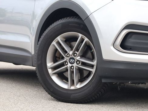 Used 2018 Hyundai Santa Fe Sport FWD image 2