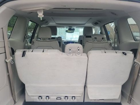 Used 2017 Chrysler Pacifica Limited w/ UConnect Theater Package FWD image 31