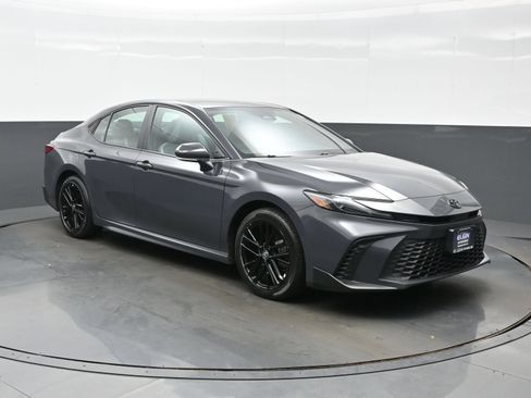 Used 2025 Toyota Camry SE AWD/4WD image 8
