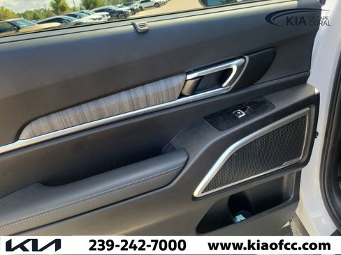 Used 2024 Kia Telluride EX w/ EX Captain's Chair Package AWD/4WD image 11