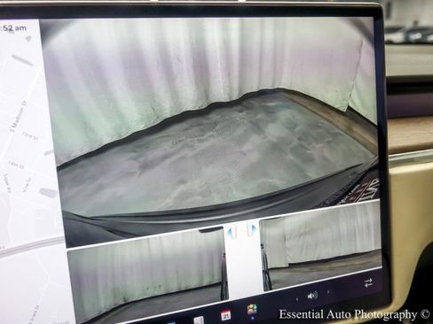 Used 2022 Tesla Model S image 19