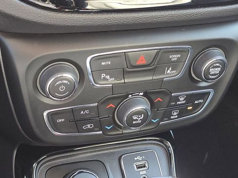 Used 2021 Jeep Compass Limited w/ Sun and Sound Group AWD/4WD image 25