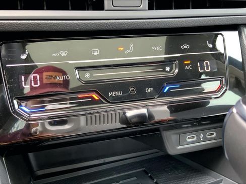 New 2026 Volkswagen Jetta SE FWD image 19
