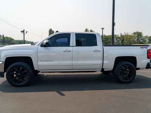 Used 2018 Chevrolet Silverado 1500 LT w/ LT Eassist Package AWD/4WD image 12