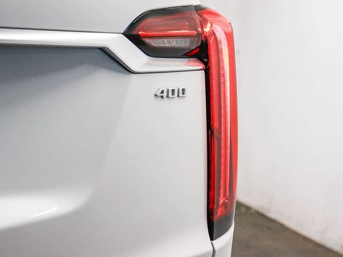 Used 2024 Cadillac XT6 Premium Luxury FWD image 12