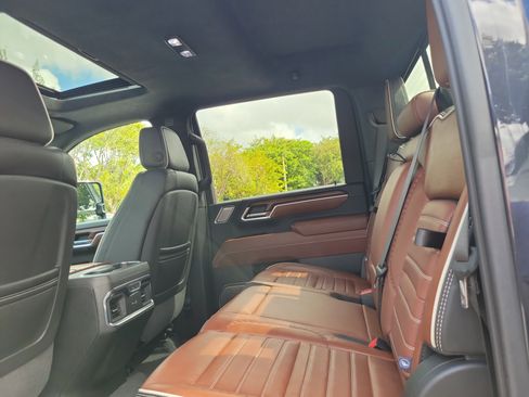 Used 2024 GMC Sierra 3500 Denali Ultimate image 14