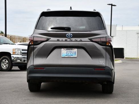 Used 2023 Toyota Sienna XLE w/ XLE Plus Package FWD image 6