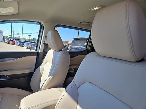 Used 2025 Ford Ranger Lariat w/ FX4 Off-Road Package image 11