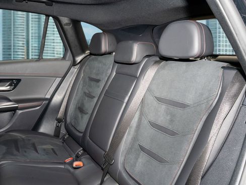 Used 2024 Mercedes-Benz GLC 43 AMG 4MATIC image 17