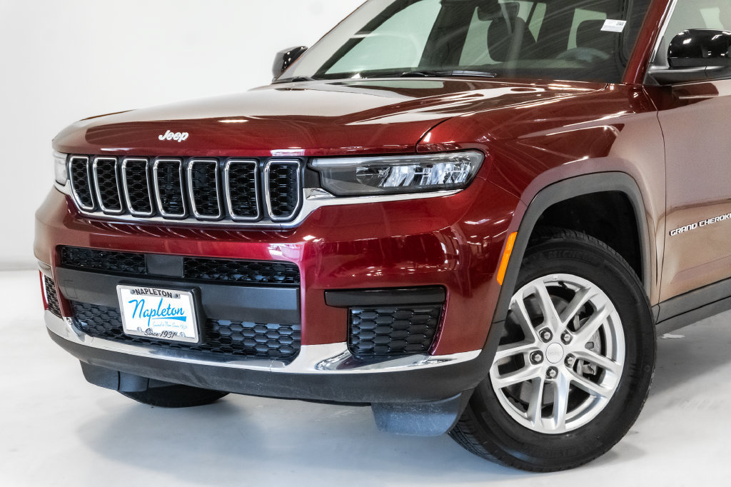 Certified 2025 Jeep Grand Cherokee L Laredo w/ Luxury Tech Group I AWD/4WD image 2