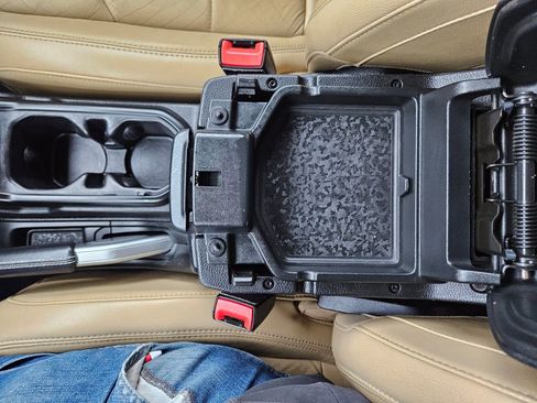 Used 2018 Jeep Wrangler Unlimited Sahara image 17