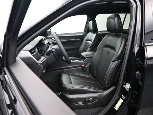 New 2025 Jeep Grand Cherokee L Limited w/ Black Appearance Package image 21