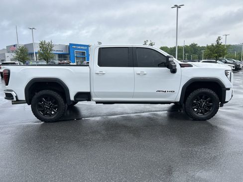 Used 2024 GMC Sierra 2500 AT4 w/ Max Trailering Package AWD/4WD image 8