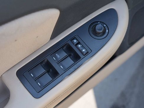 Used 2011 Dodge Avenger Express FWD image 16