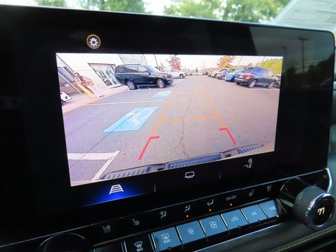 Used 2023 Chevrolet Colorado ZR2 w/ ZR2 Convenience Package III image 27