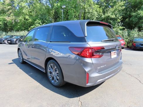 New 2026 Honda Odyssey Touring image 4