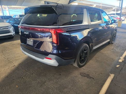 Used 2025 Kia Carnival image 14