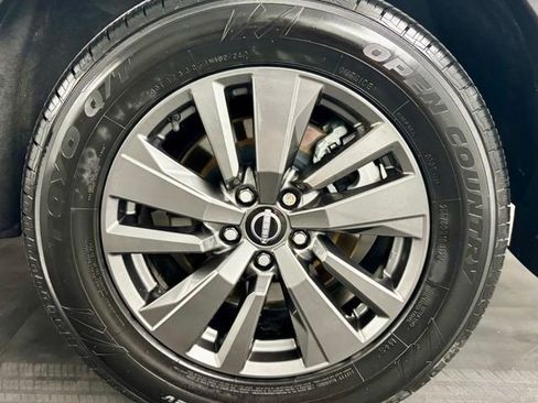 Used 2022 Nissan Pathfinder SV w/ SV Premium Package image 11