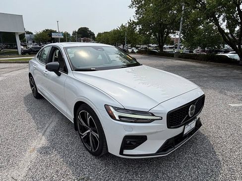 Used 2024 Volvo S60 B5 Plus w/ Climate Package AWD/4WD image 3