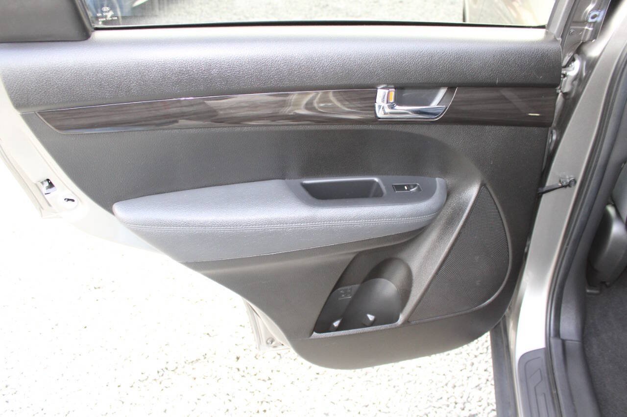 Used 2013 Kia Sorento LX FWD image 21