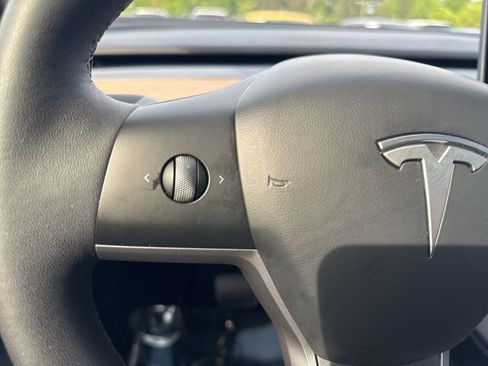 Used 2023 Tesla Model Y Long Range image 17