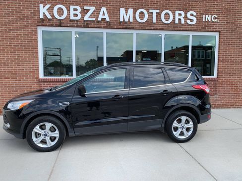 Used 2016 Ford Escape SE w/ SE Leather Comfort Package AWD/4WD image 2