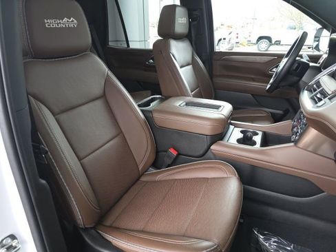 Used 2023 Chevrolet Tahoe High Country AWD/4WD image 11