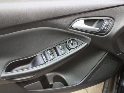 Used 2017 Ford Focus SE image 10