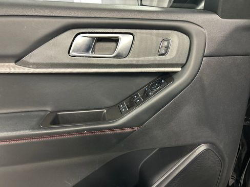 Used 2025 Ford Explorer ST-Line w/ ST-Line Street Pack image 14