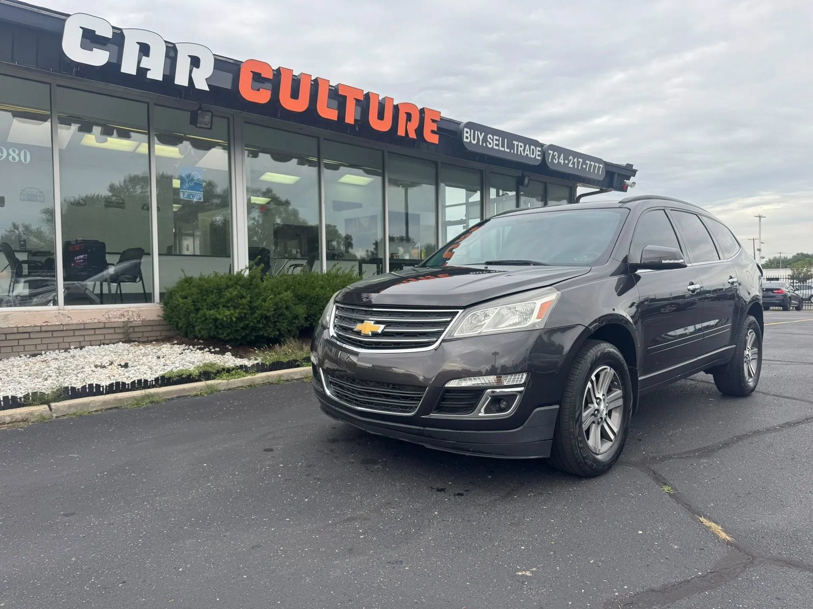 Used 2017 Chevrolet Traverse LT FWD image 1