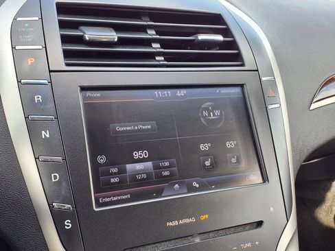 Used 2013 Lincoln MKZ Base image 9