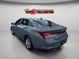 Used 2022 Hyundai Elantra SE image 2