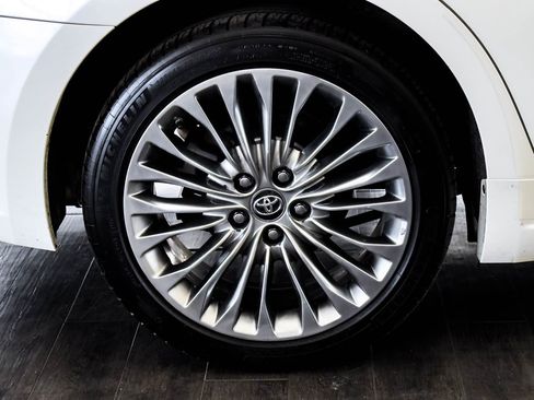 Used 2016 Toyota Avalon Limited w/ Toyota Safety Sense Package image 23