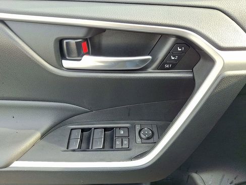 Used 2023 Toyota RAV4 XLE Premium image 13