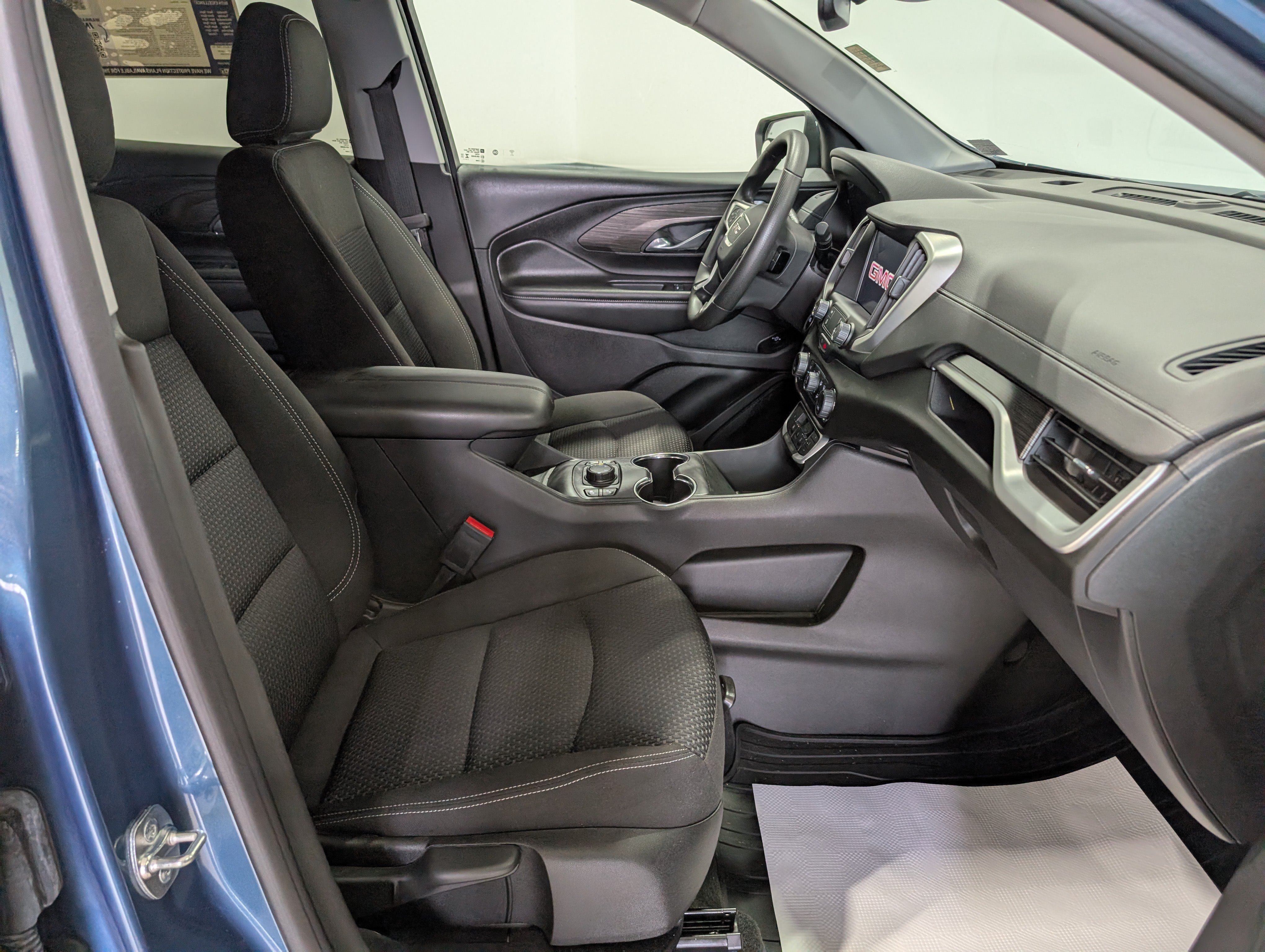 Used 2024 GMC Terrain SLE w/ Driver Convenience Package AWD/4WD image 18