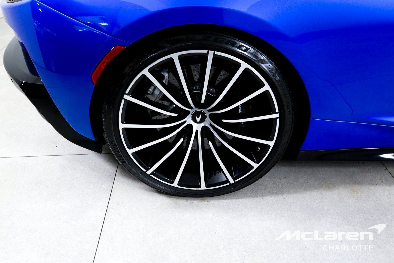 Used 2021 McLaren GT RWD image 24