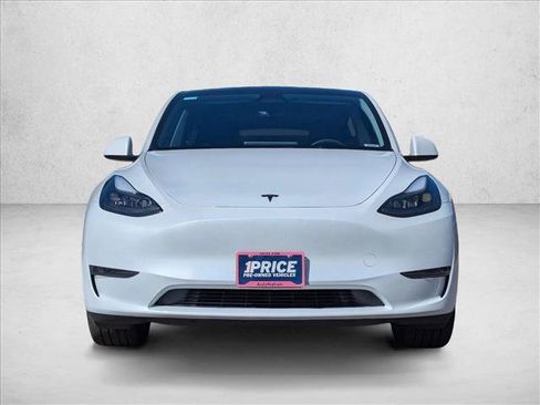 Used 2024 Tesla Model Y Long Range AWD/4WD image 2