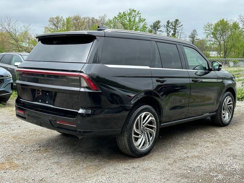 New 2025 Lincoln Navigator Reserve AWD/4WD image 31