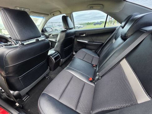 Used 2014 Toyota Camry SE FWD image 4