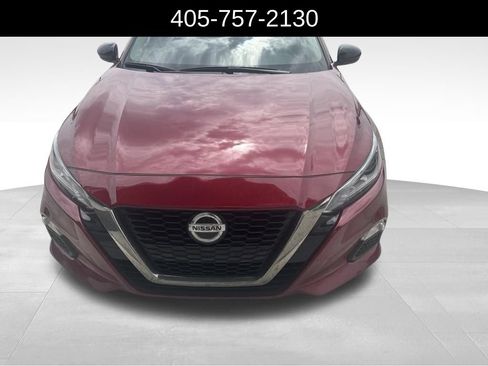 Used 2022 Nissan Altima 2.5 SR FWD image 2