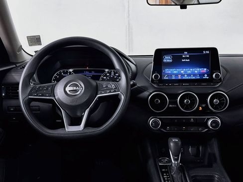 Used 2024 Nissan Sentra SV FWD image 8