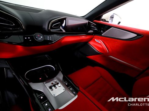 Used 2026 Ferrari Purosangue AWD/4WD image 15