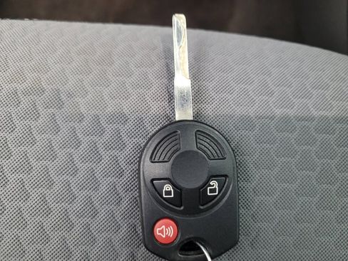 Used 2017 Ford Escape SE AWD/4WD image 32