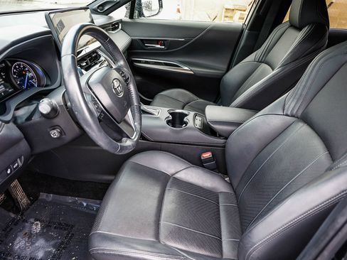 Used 2021 Toyota Venza Limited image 18