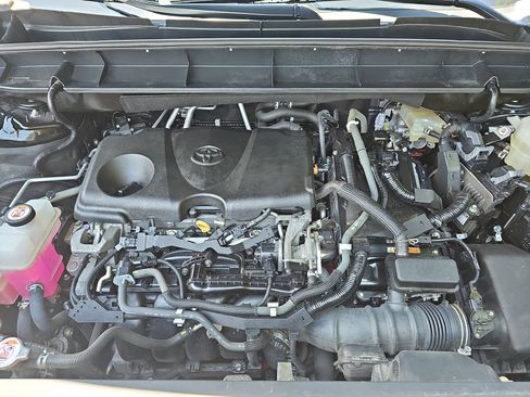 Used 2020 Toyota Highlander LE FWD image 30