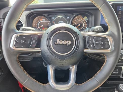 Used 2025 Jeep Wrangler Unlimited Sahara AWD/4WD image 30