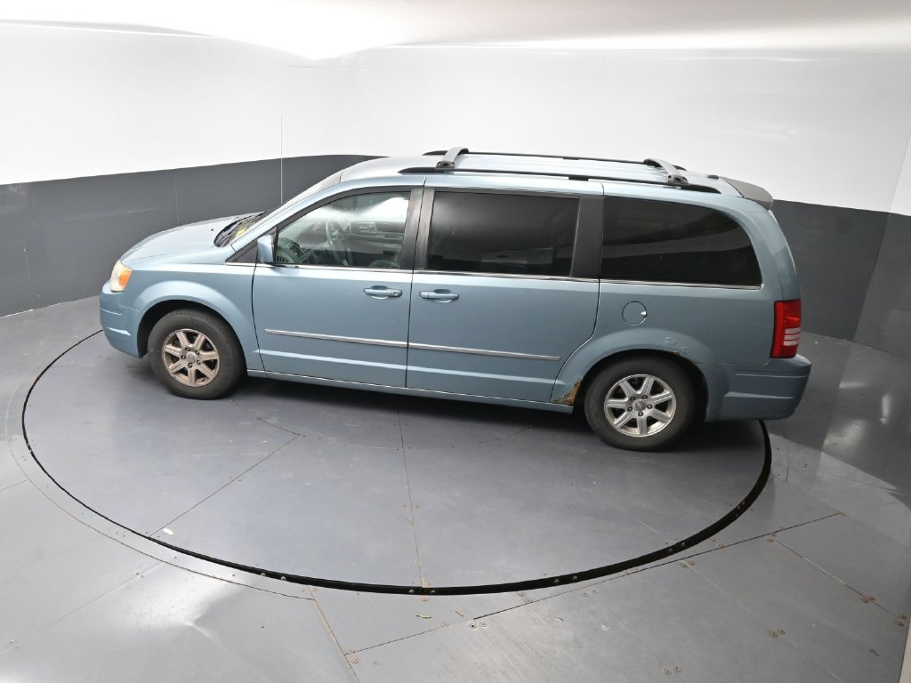 Used 2010 Chrysler Town & Country Touring FWD image 18