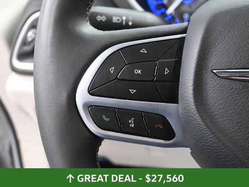 Used 2024 Chrysler Pacifica Touring-L image 35