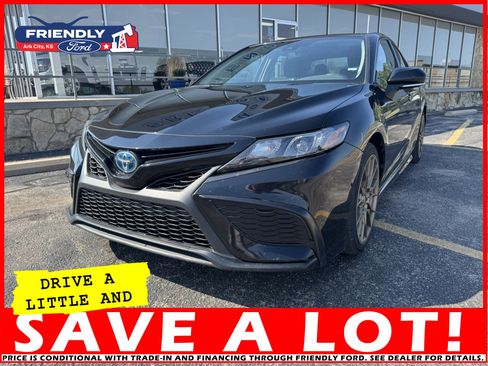 Used 2024 Toyota Camry SE w/ Convenience Package image 1