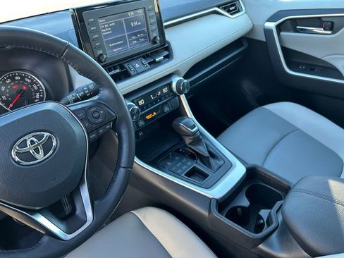 Used 2019 Toyota RAV4 XLE Premium image 20